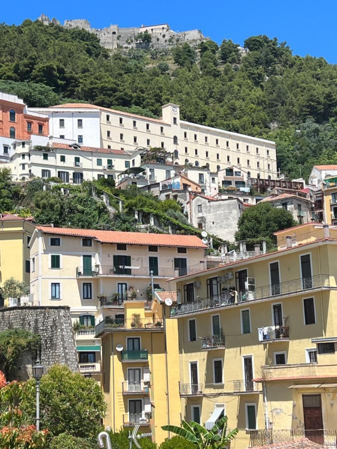Luciani 33 Luxury Rooms Salerno Exterior photo